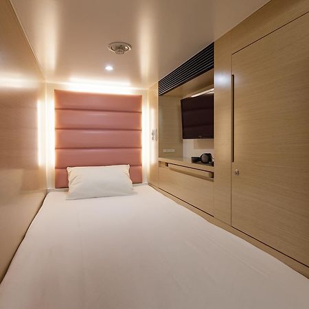 Y'S Cabin Yokohama Kannai Extérieur photo